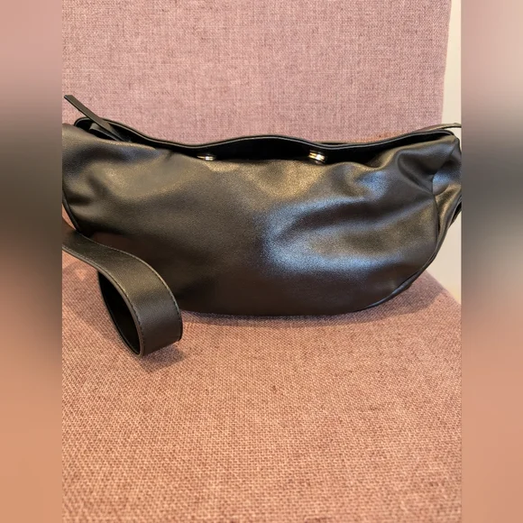 SLOUCHY VEGAN LEATHER CROSSBODY - Picture 4 of 6